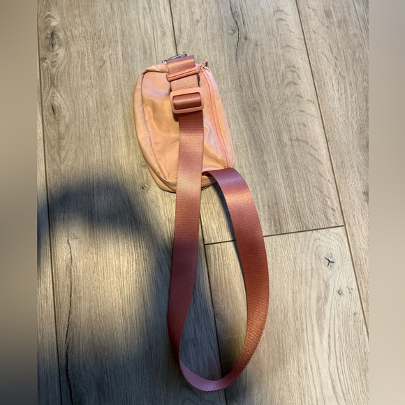 Pale pink Lululemon belt bag - Picture 5 of 5